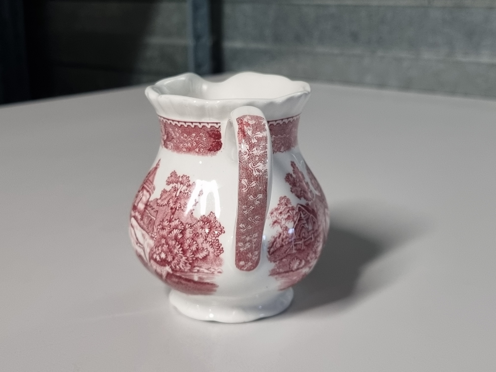 Engels rood Wedgwood Adams English Scenic schenkkannetje 0,15 liter (recht randje)
