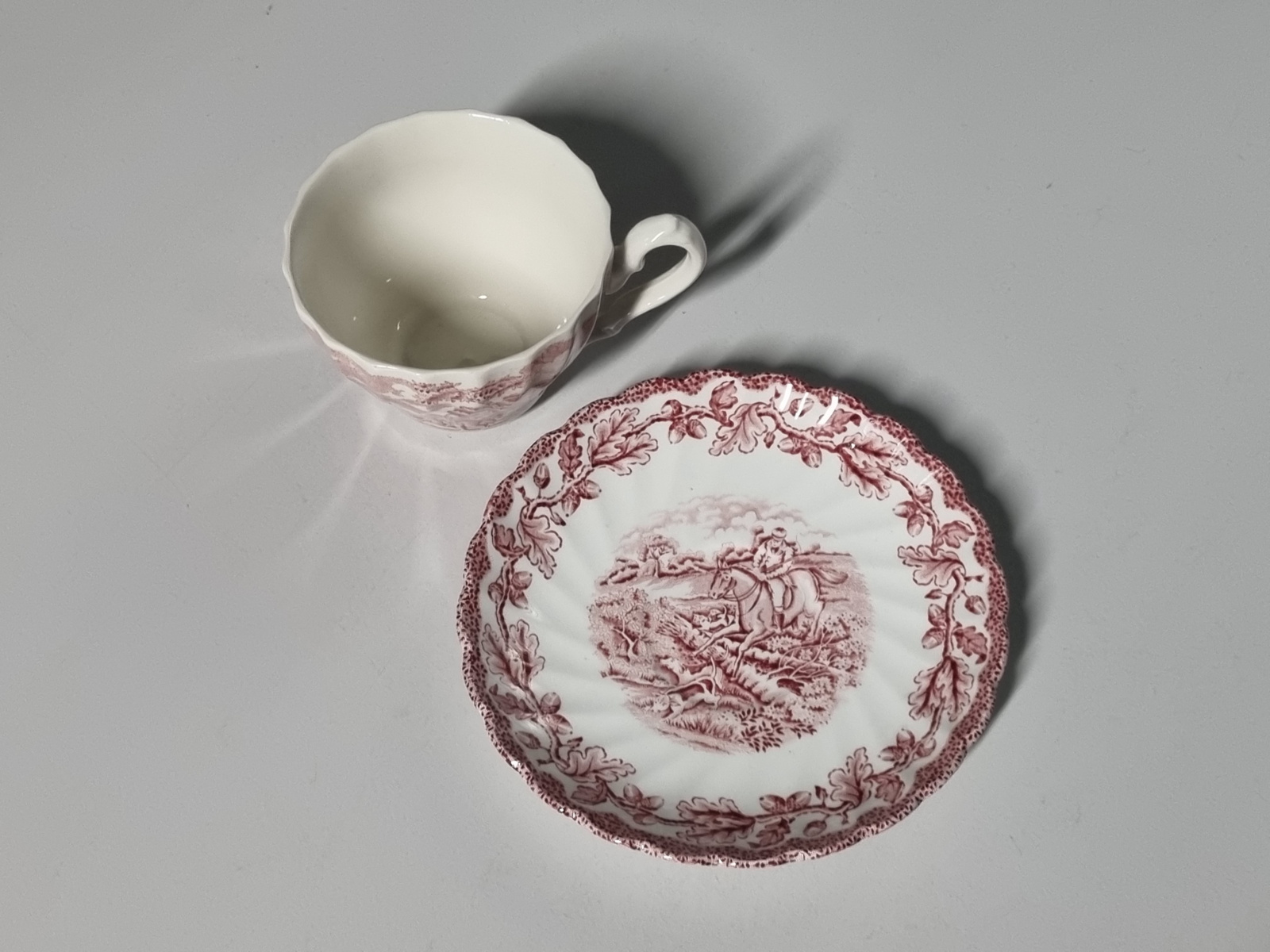 Engels rood Jachtservies Myott's Country Life Kop en schotel (witte binnenkant)