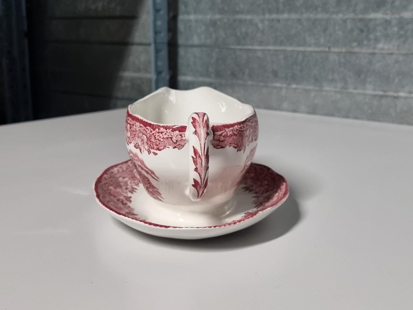 Engels rood Enoch Wedgwood Woodland Sauskom op vaste onderschotel