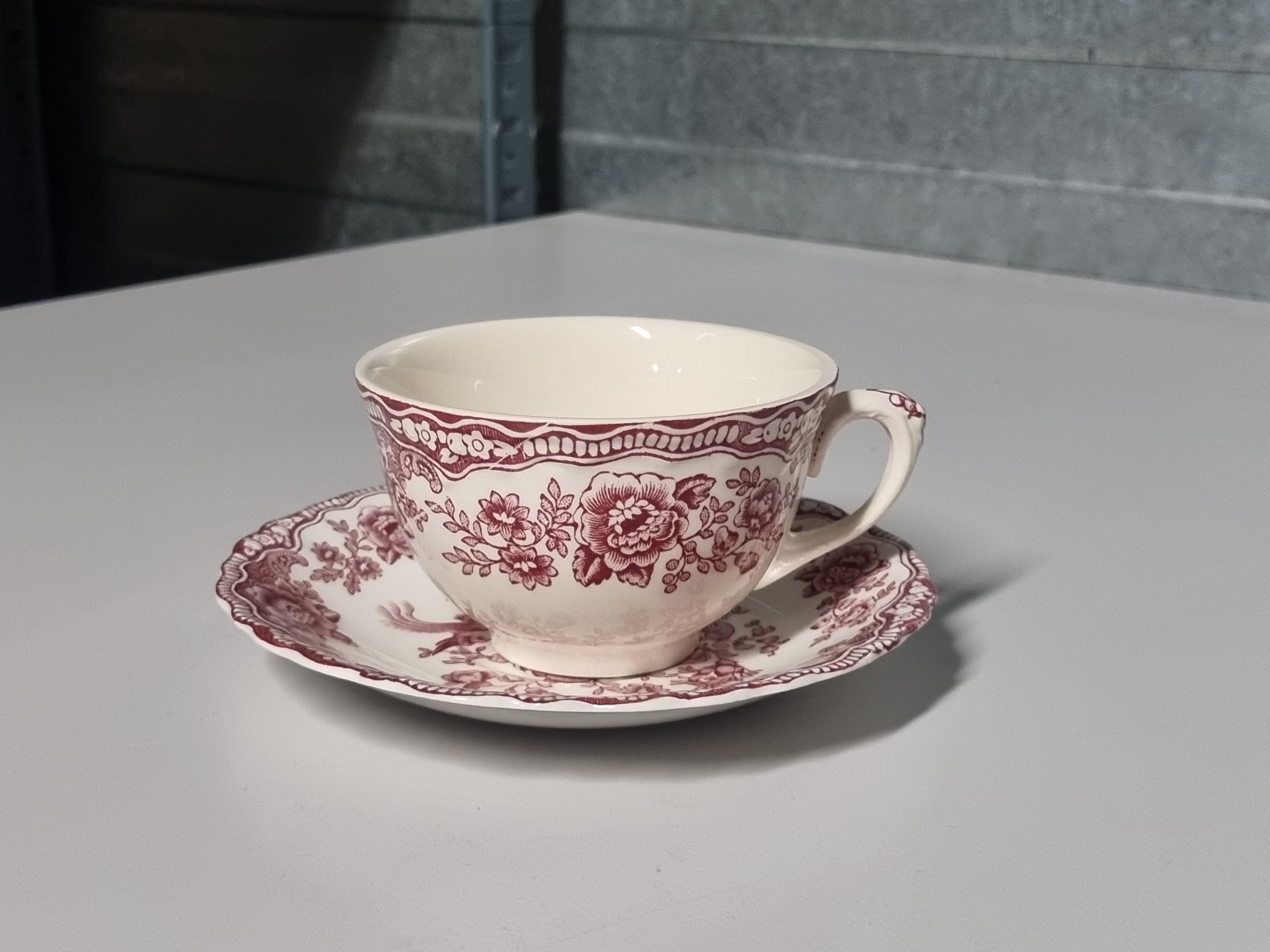 Engels rood Crown Ducal Bristol Kop en schotel 9 cm