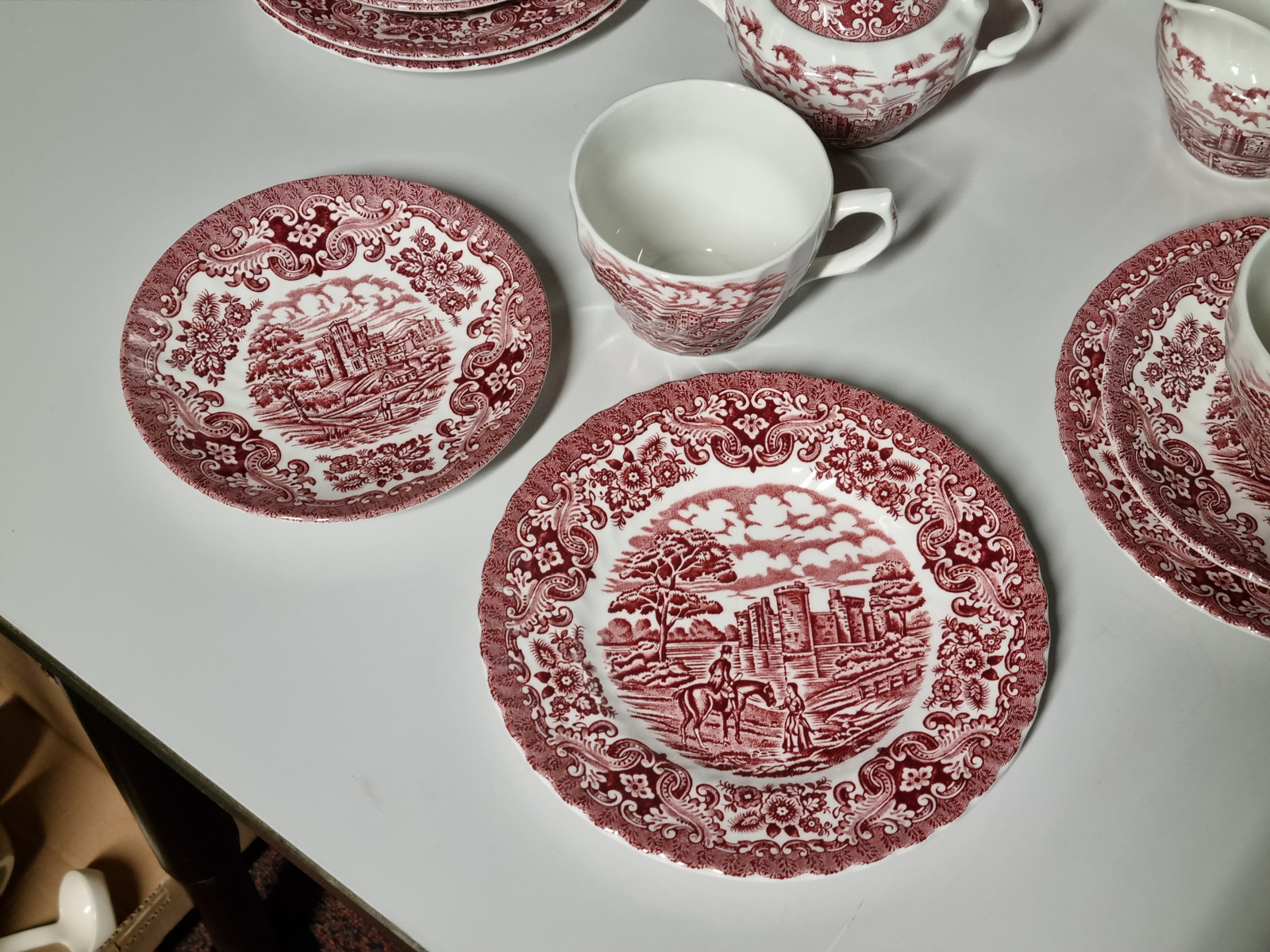 Engels rood Olde Country Castles Koffieservies 10 personen