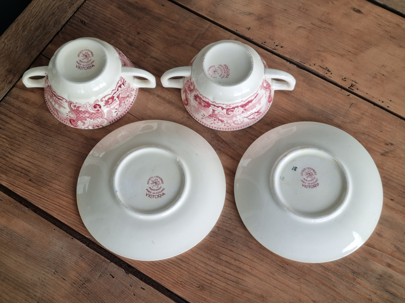 Victoria Rood Societe Ceramique set 2x Soepkom met schotel