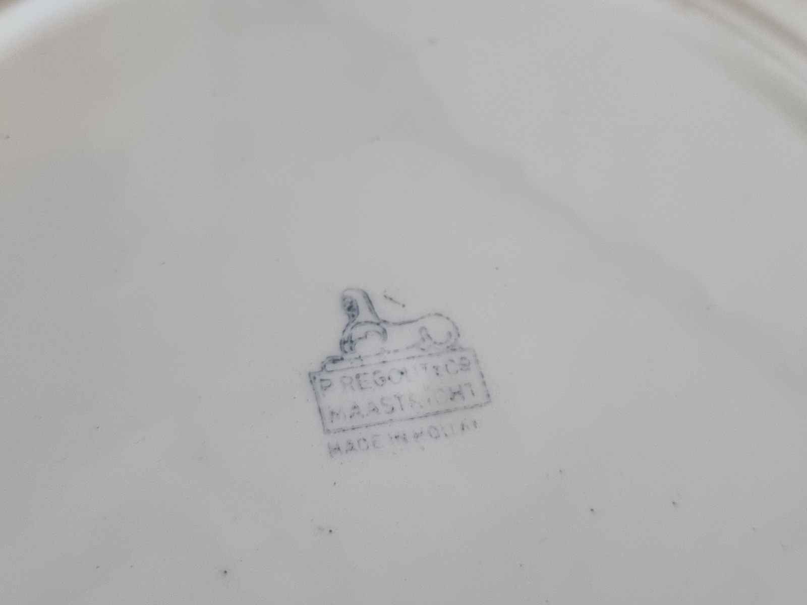Petrus Regout geel ontbijtbordje 20 cm