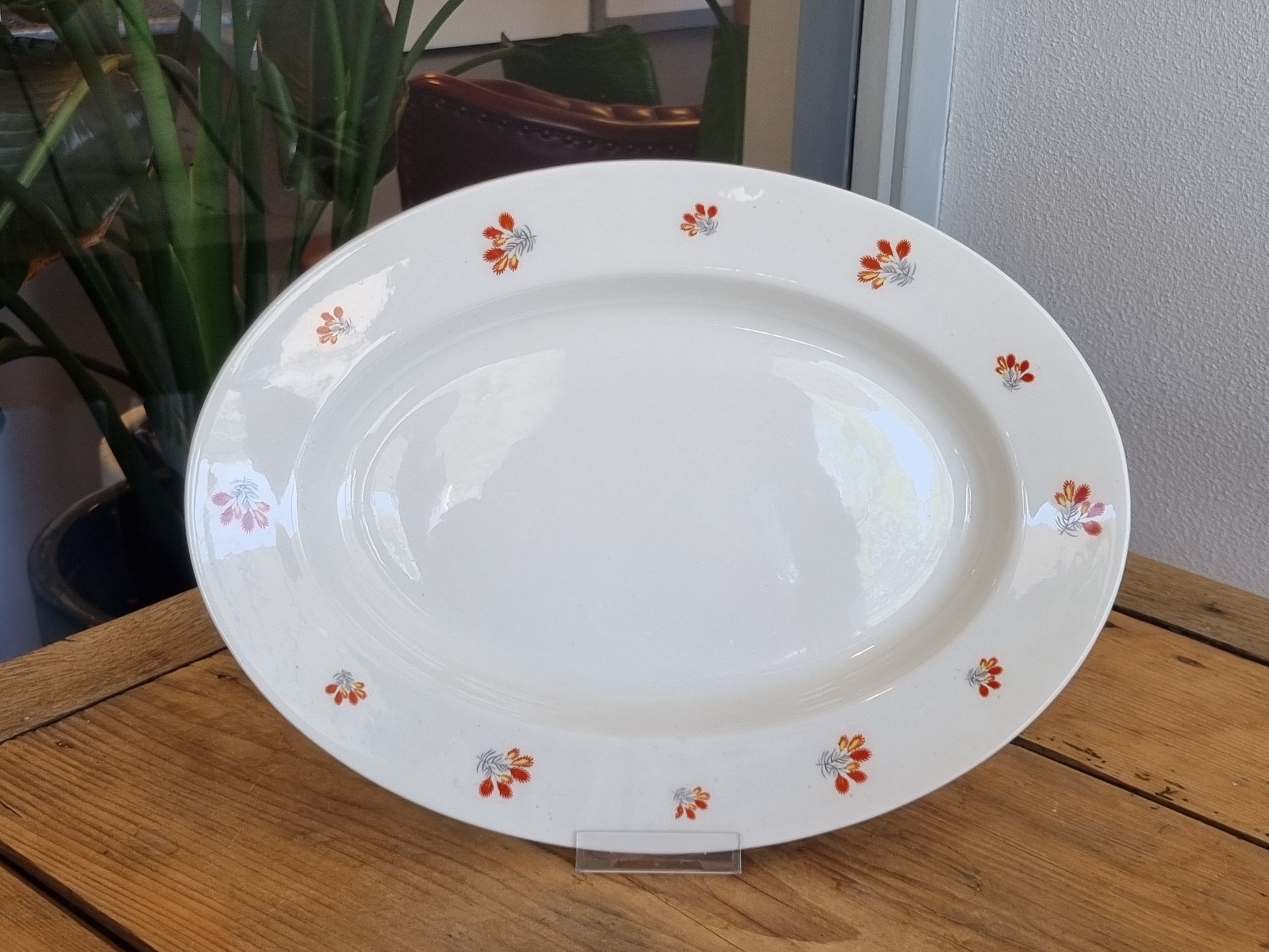 Regout creme decor rode pluim ovale schaal 34 cm