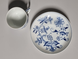 Zwiebelmuster Regout Kop en schotel (recht model)