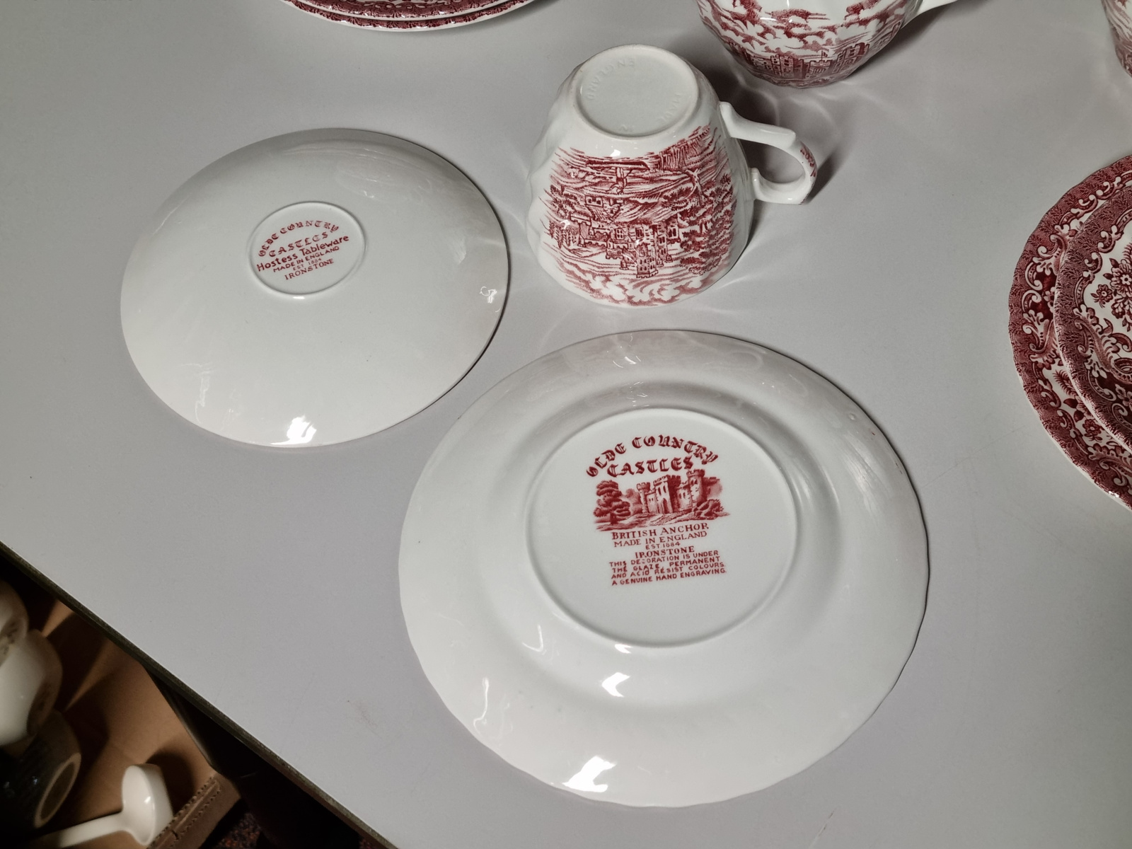 Engels rood Olde Country Castles Koffieservies 10 personen