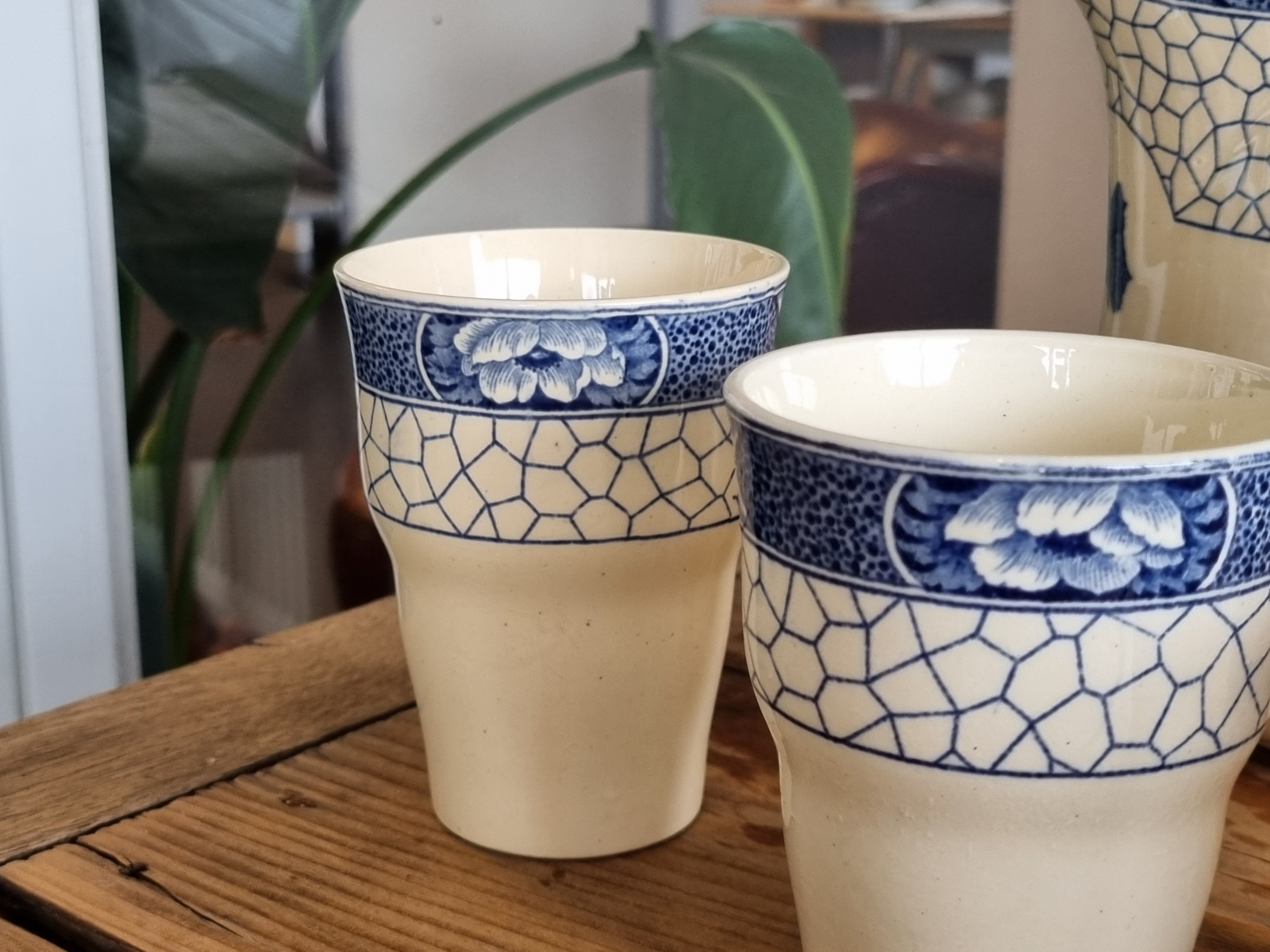 Societe Ceramique Butterflij kan nr. 1 met 5 bekers
