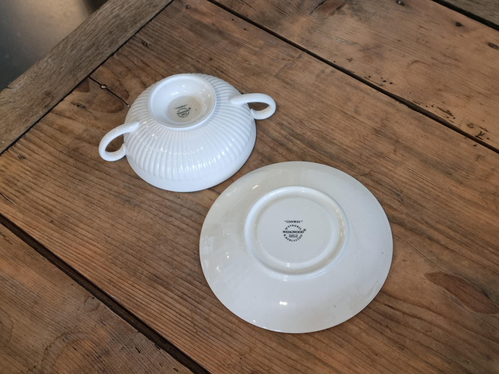 Wedgwood Conway Soepkom met schotel