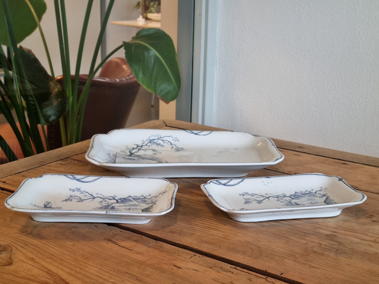 Verkocht = Petrus Regout Marines donkerblauw set 3x serveerschaal (hoekig model)