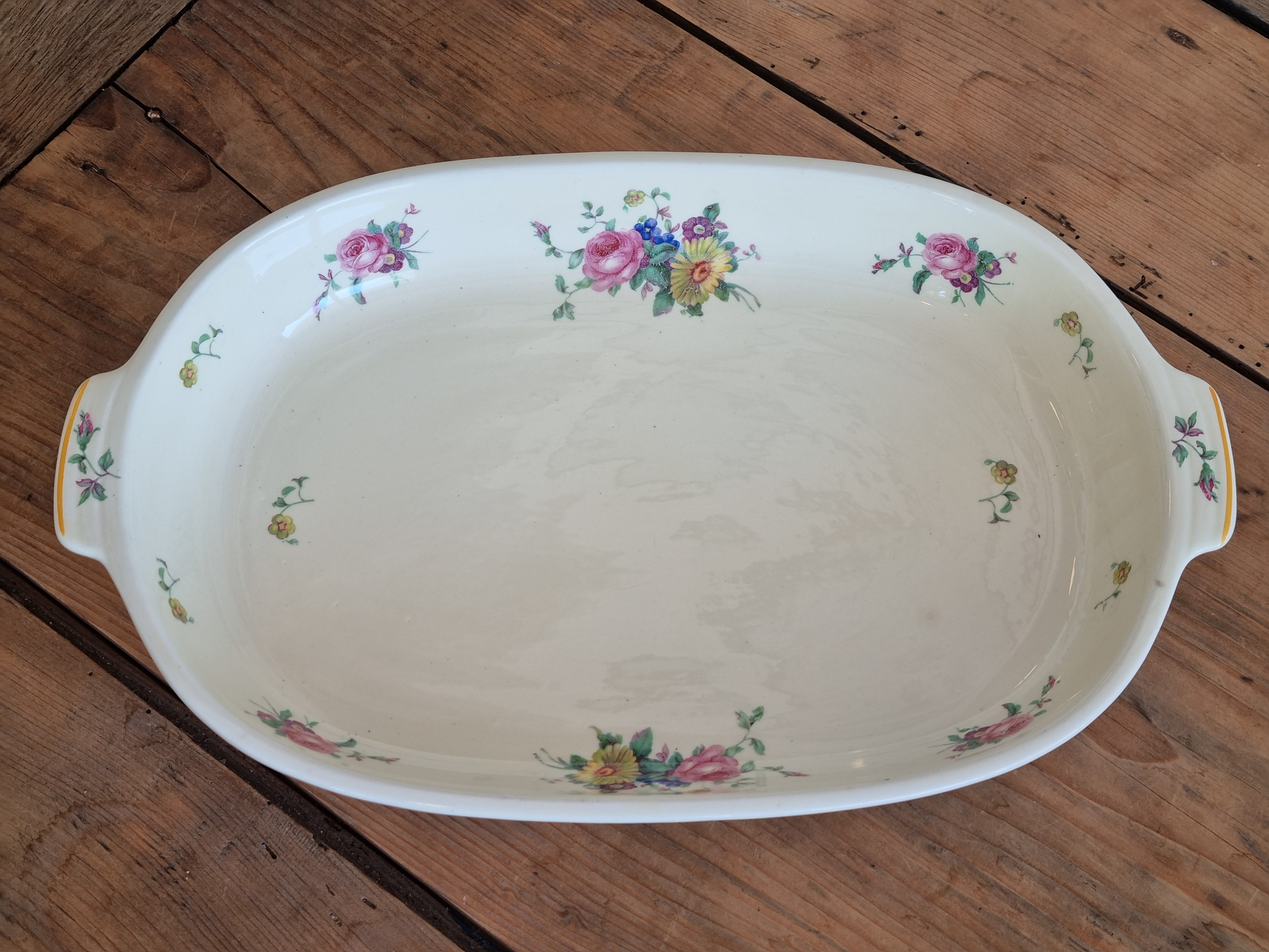Societe Ceramique Bloemen hoge schaal met greepjes 37 cm