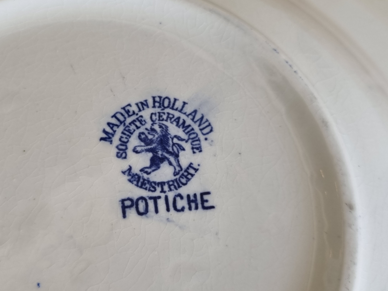 Potiche blauw Societe Ceramique diep bord 23,5 cm
