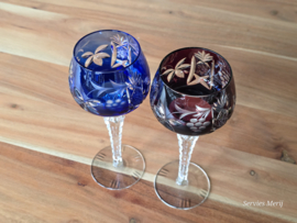 Boheems Kristal Glas set (2) van 2x op hoge voet 19,5 cm kleur: blauw en paars