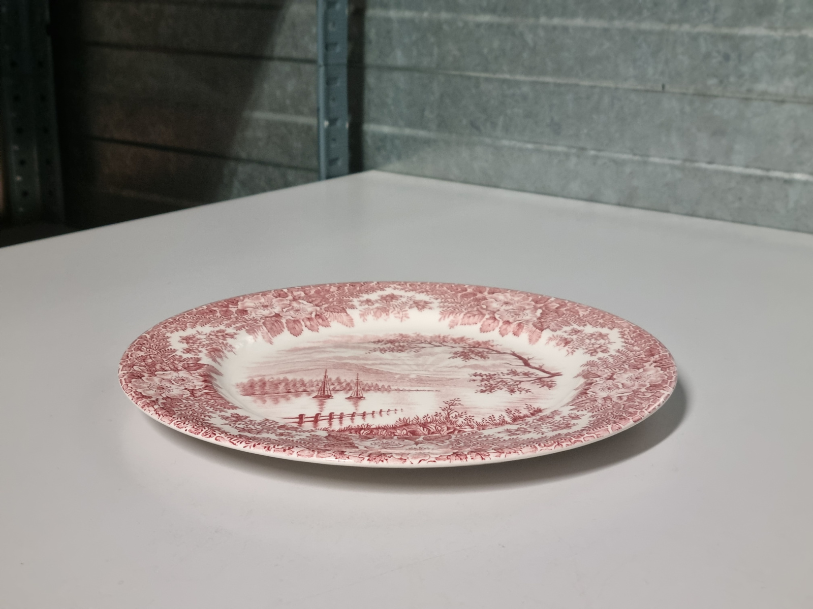 Engels rood  Ironstone EIT Ltd England Dinerbord 25 cm (zeilbootjes)