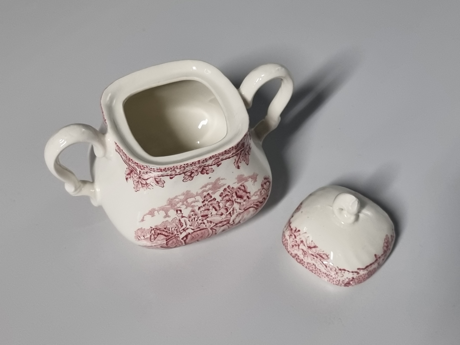Engels rood Jachtservies Myott's Country Life Suikerpot