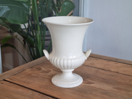 Wedgwood Edme grote Vaas op voet met oren