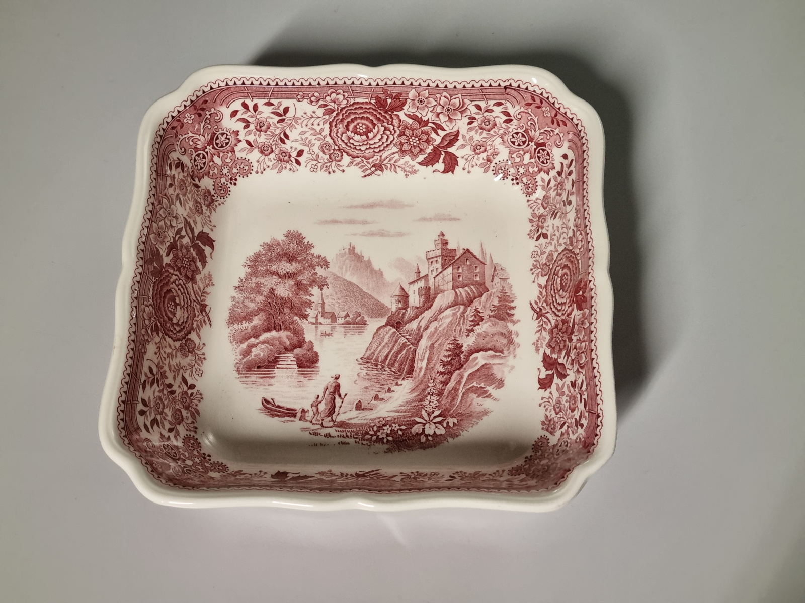 Verkocht = Villeroy en Boch Burgenland rood Serveerschaal vierkant 21,5 cm