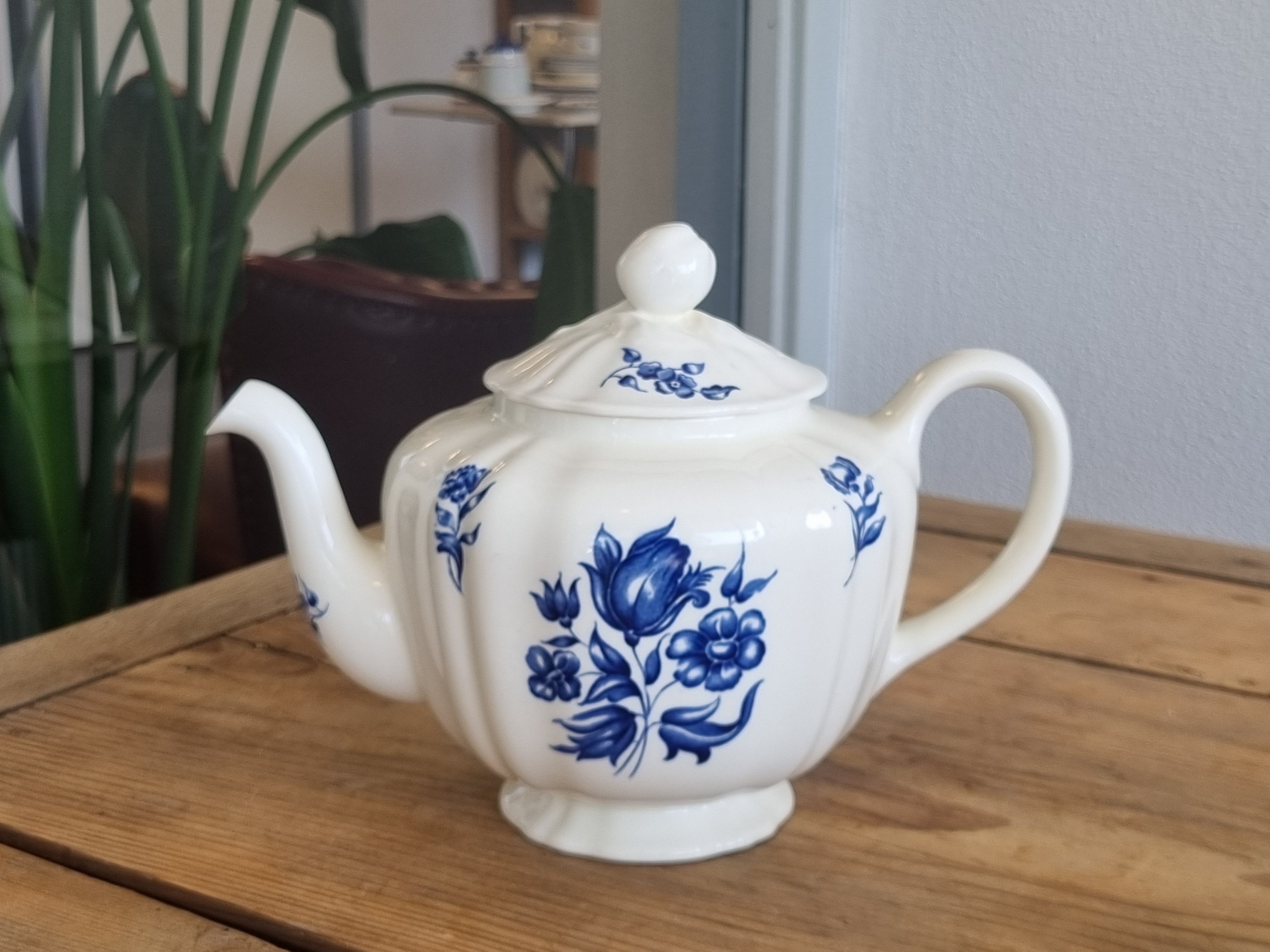 Petrus Regout Bouquet Bleu theepot
