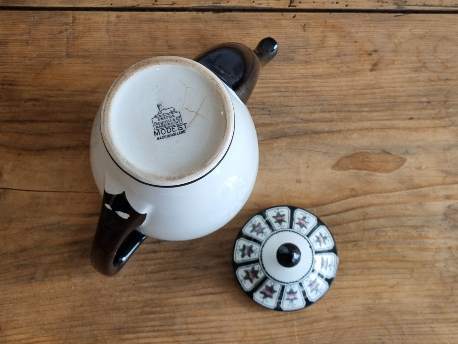Petrus Regout Modest Koffiepot