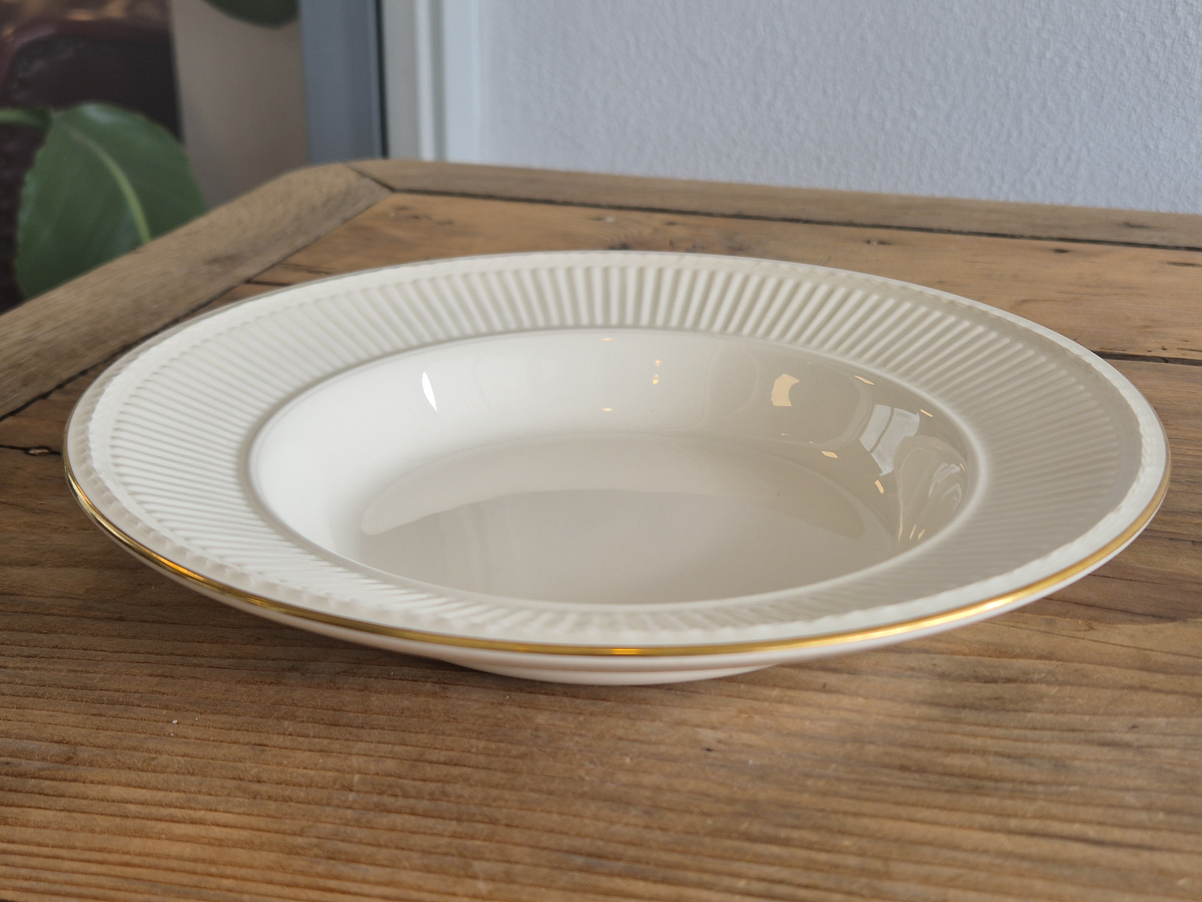 Wedgwood Edme Jubilee Goudrand Diep Pasta Curry Bord 23 cm