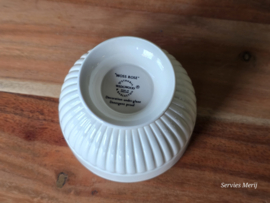 Wedgwood Moss Rose kom op voet 9 cm