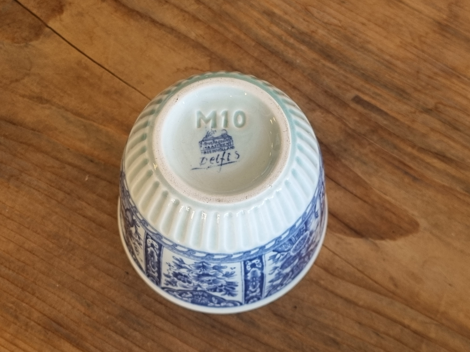 Regout Delfts Bloempotje M10