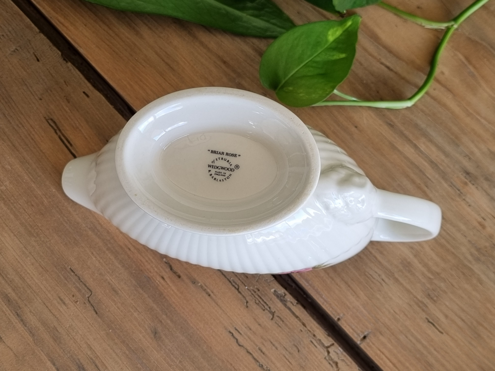 Wedgwood Briar Rose Sauskom met oor