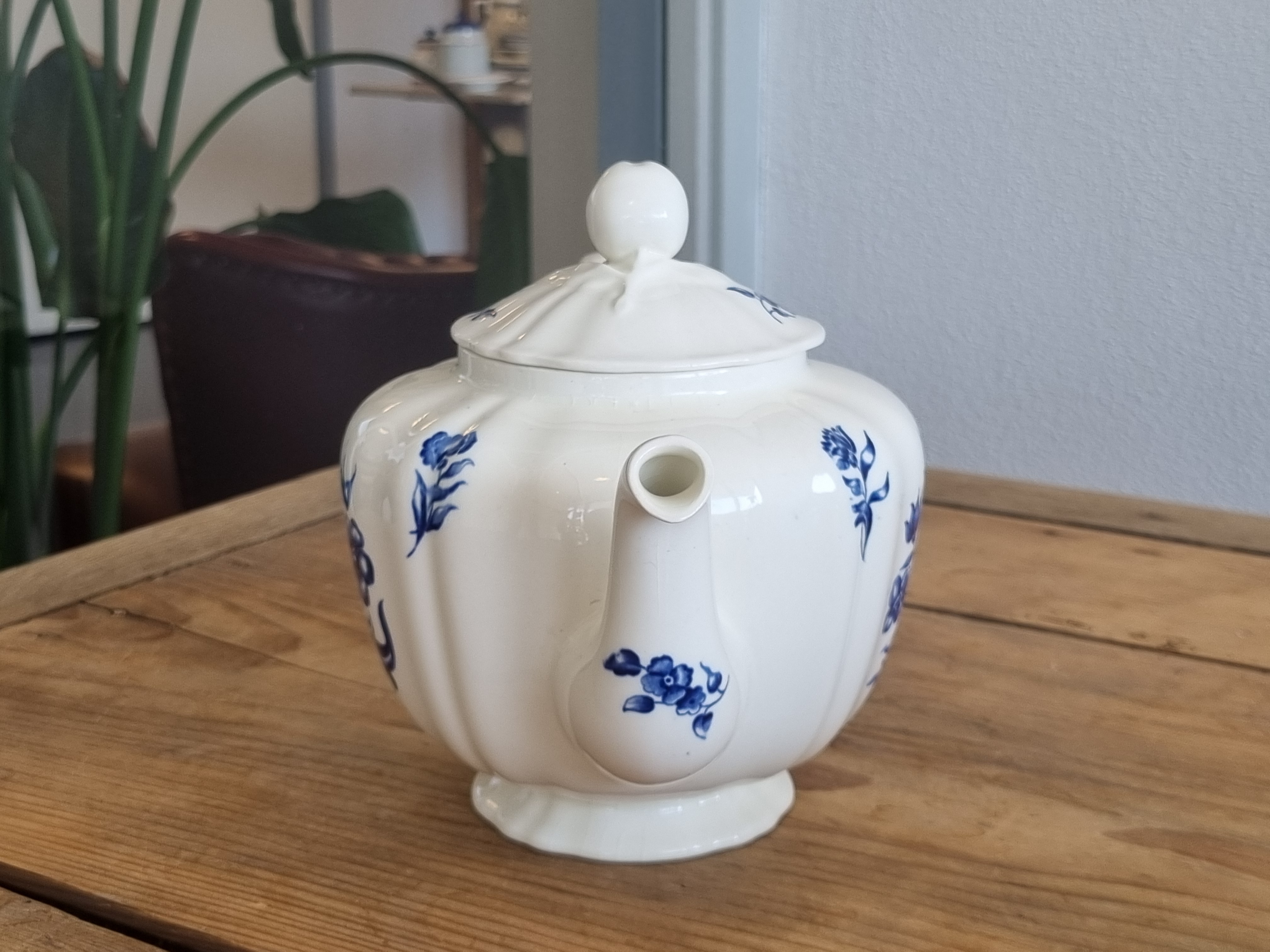 Petrus Regout Bouquet Bleu theepot
