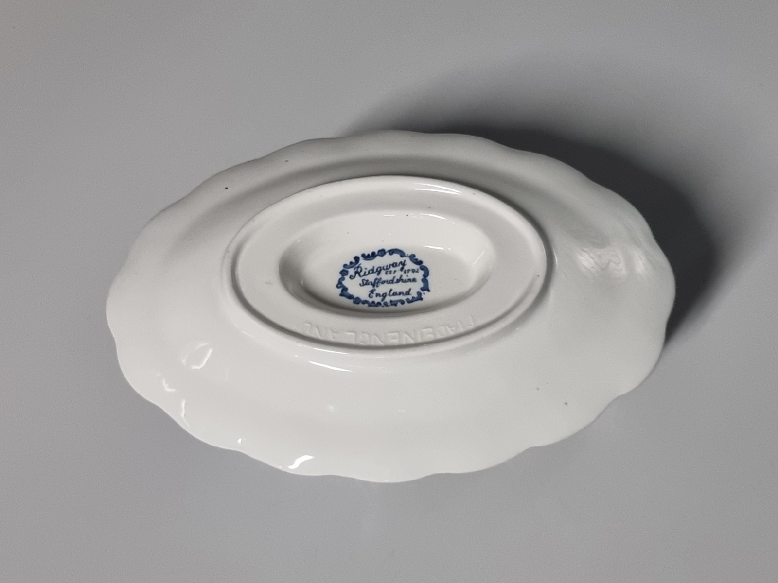 Engels Ridgway Windsor blauw Sauskom met oor op vaste onderschotel