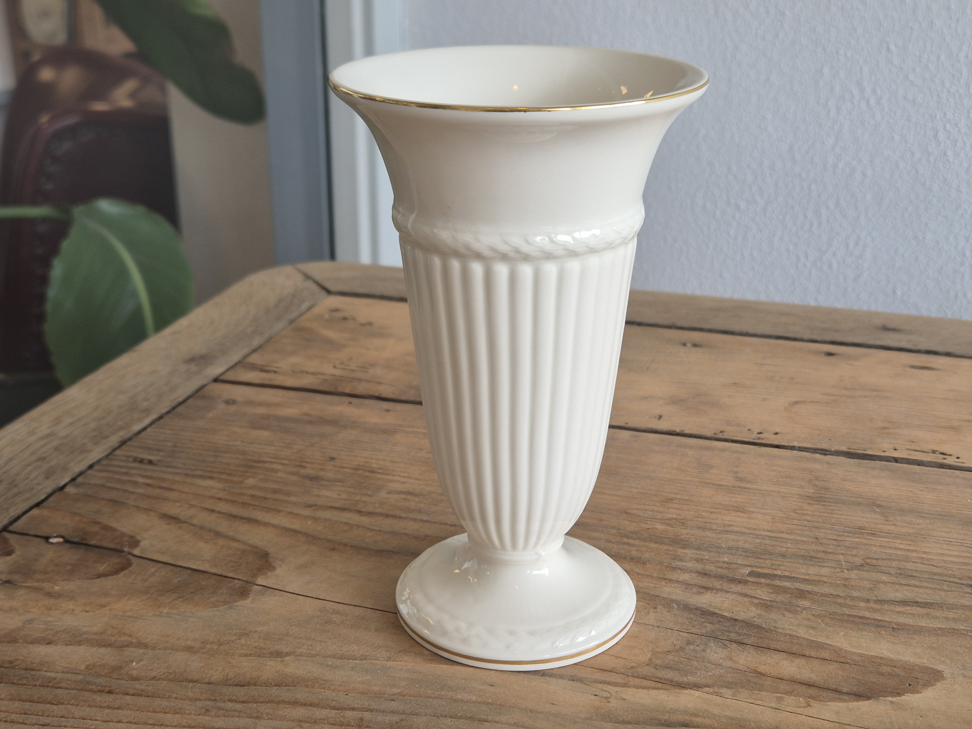 Wedgwood Edme Jubilee Goudrand Vaasje 17 cm
