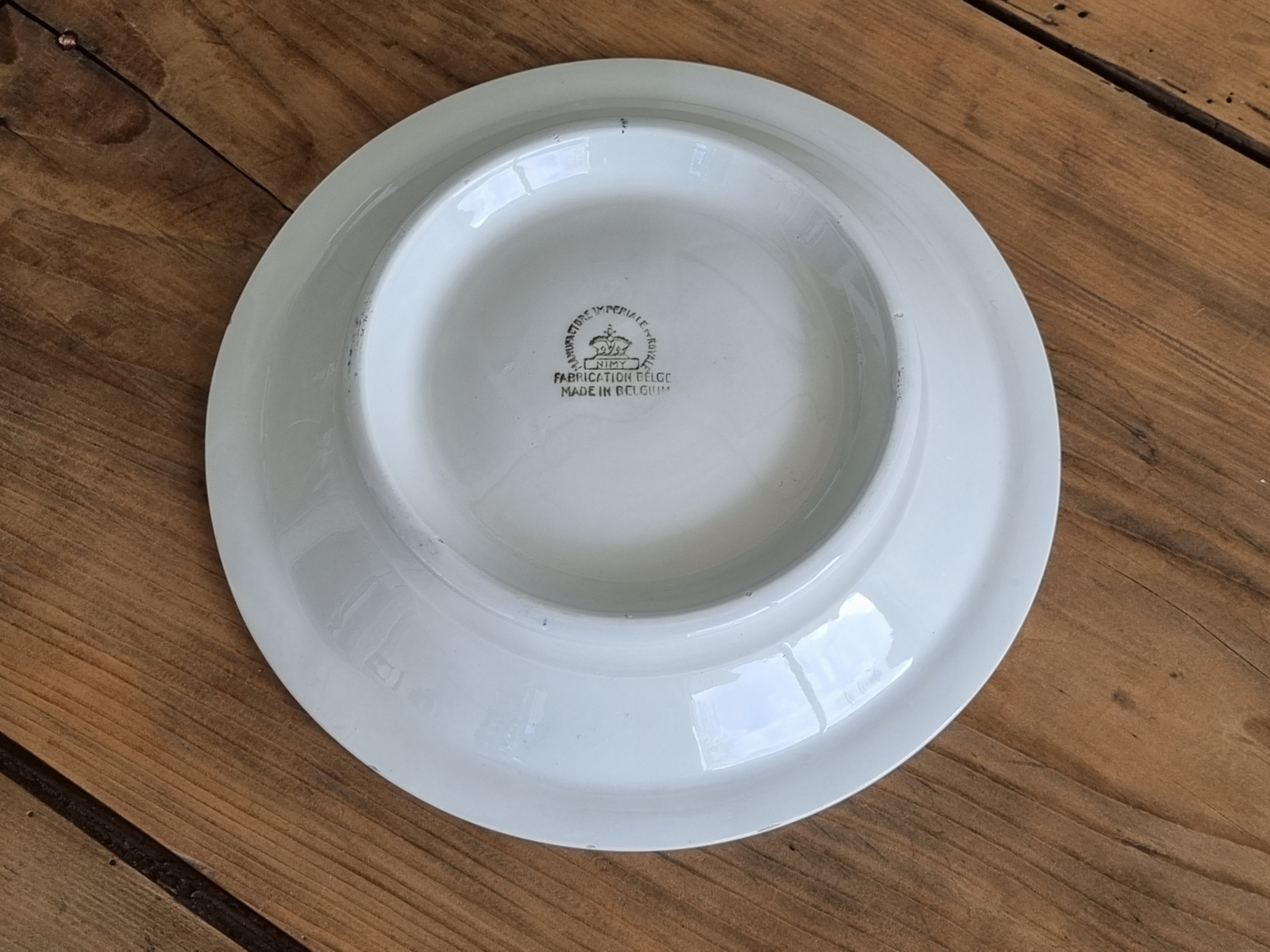 Nimy Belgium met Vogel Tazza op lage voet 22 cm