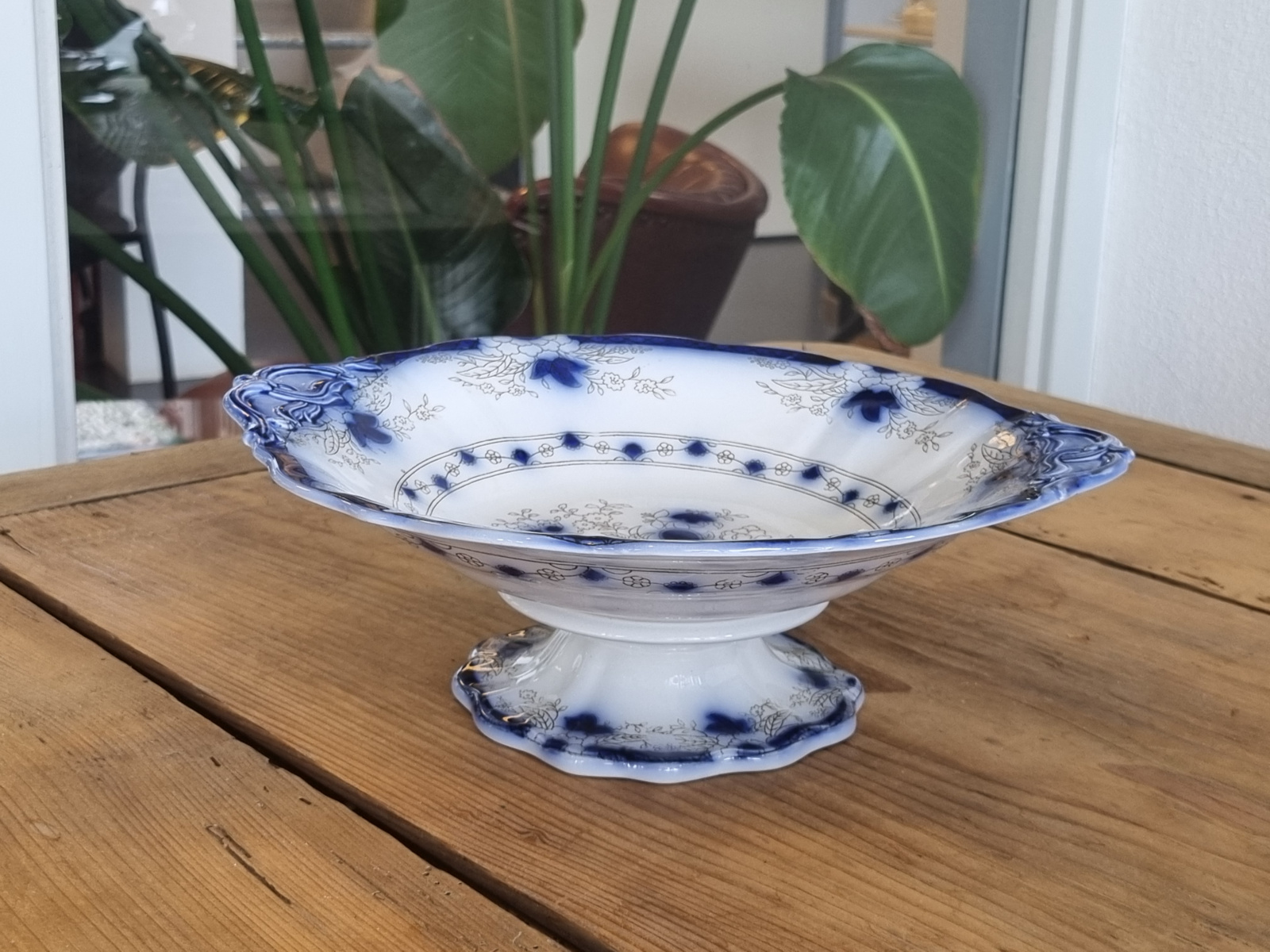 Petrus Regout Wellington decor Persian Tazza op voet