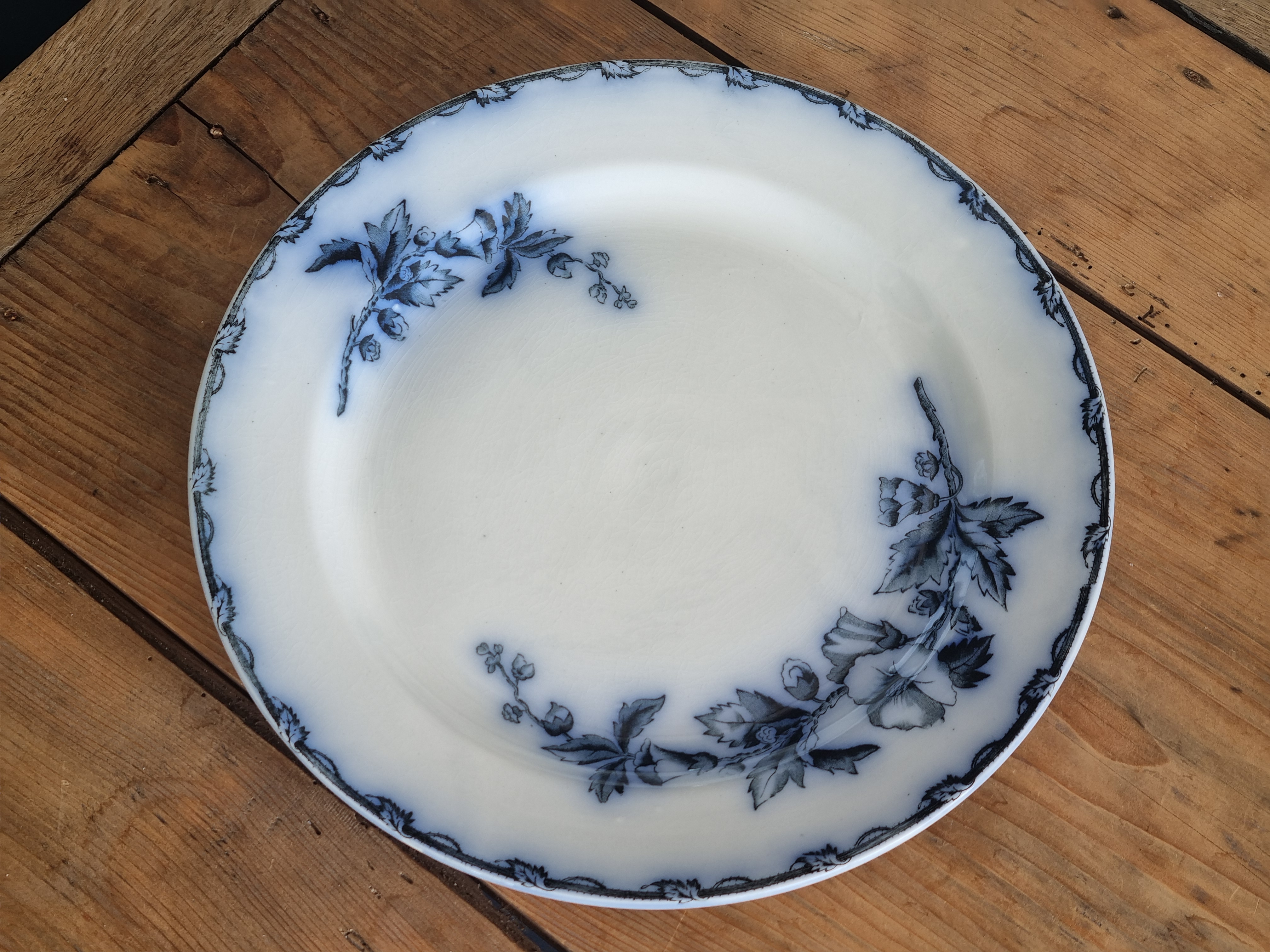 Societe Ceramique Etruria vloeiblauw groot rond bord 32,5 cm