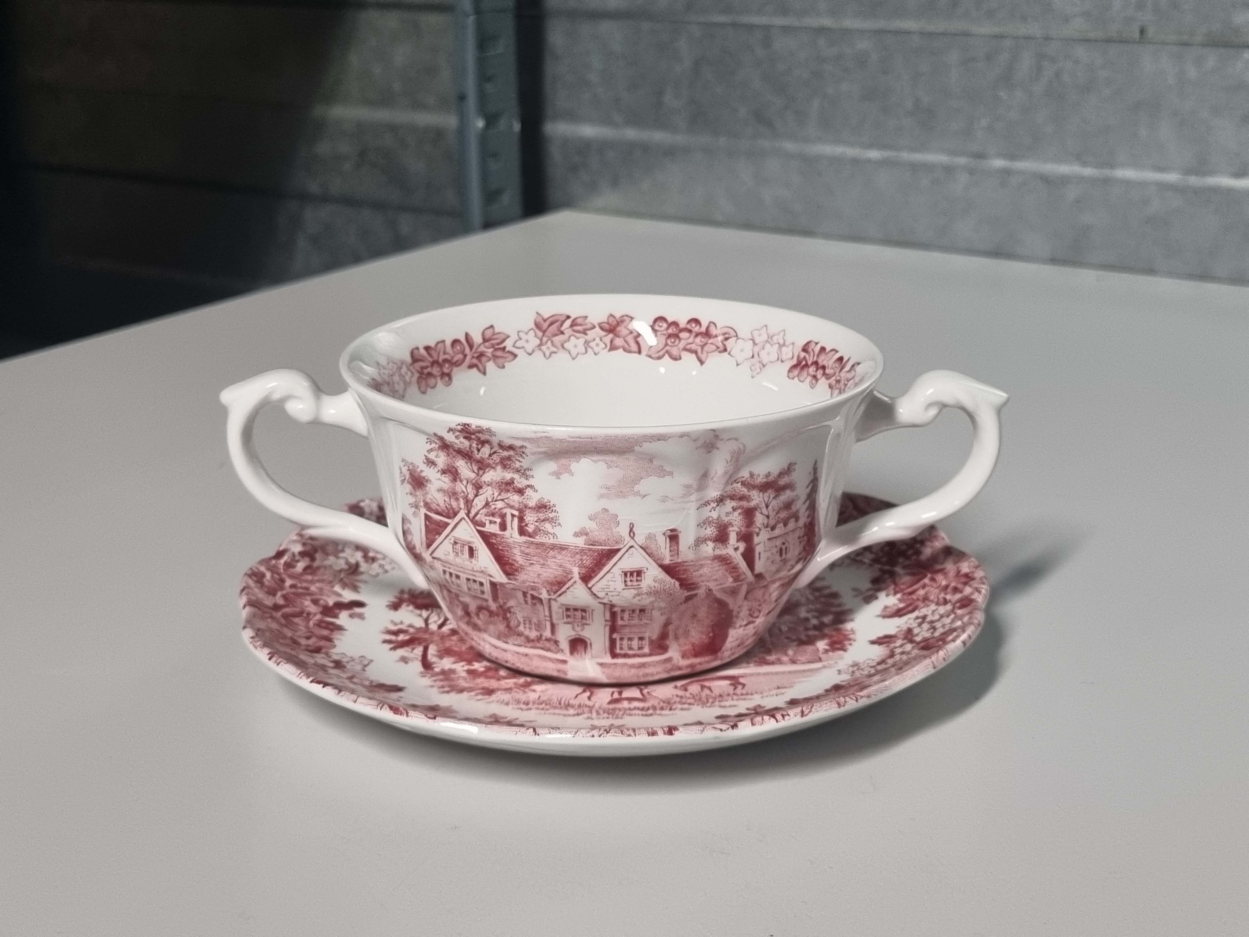 Engels rood Meakin Romantic England Soepkom met schotel