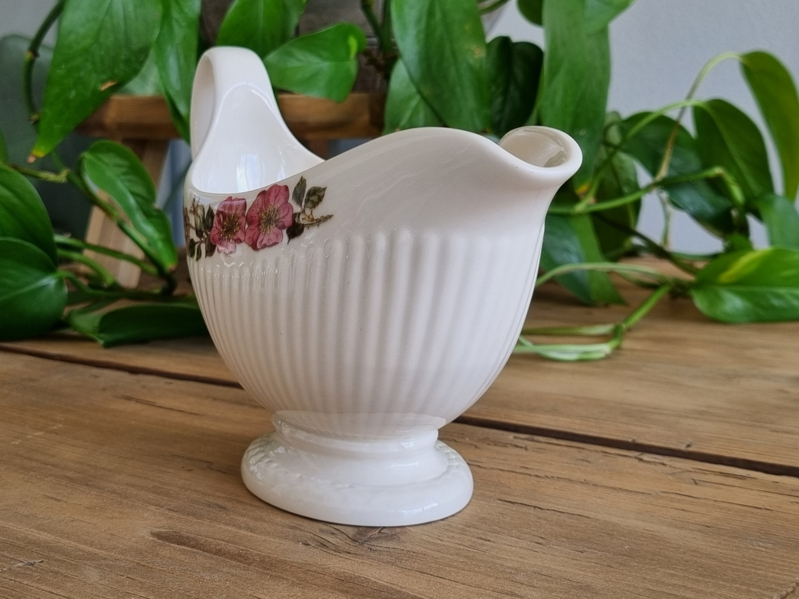 Wedgwood Briar Rose Sauskom met oor