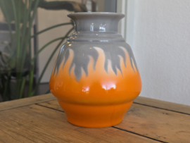 Vintage Vaasje Mosa Maastricht Art Deco oranje met grijs