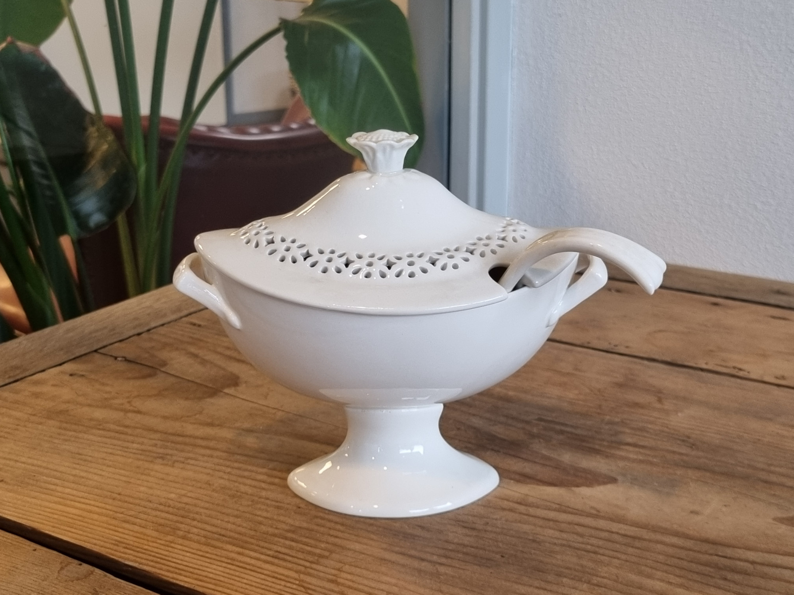 Hartley Greens Leeds and Authentic Leeds Pottery