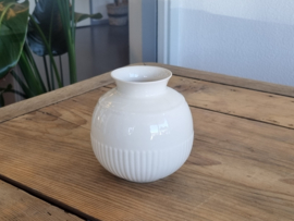 Verkocht = Wedgwood Edme Vaasje bol model 12 cm