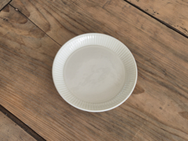 Verkocht = Wedgwood Edme Serveerbordje met opstaande rand 15,5 cm