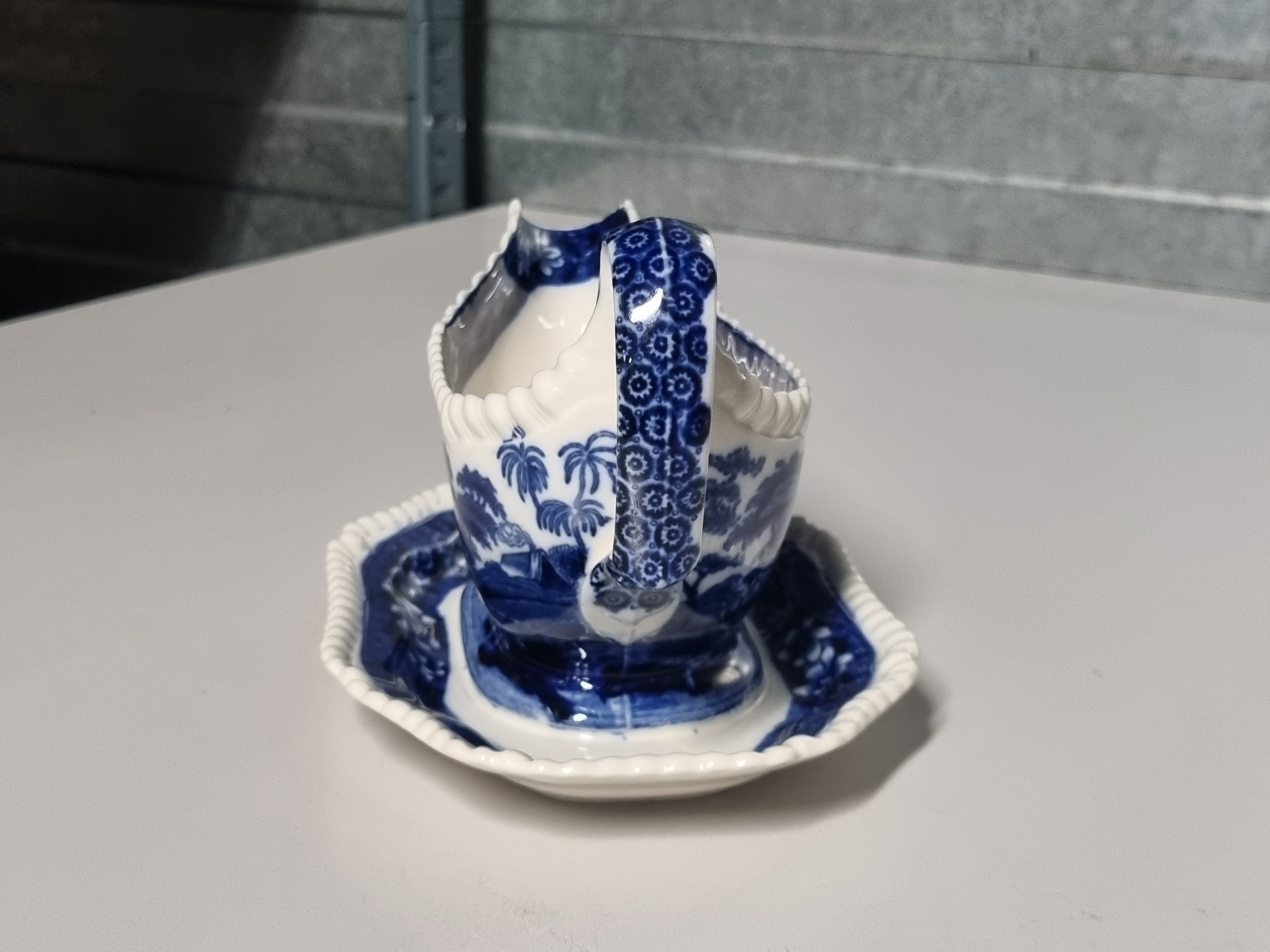 Engels Copeland Spode's Tower blauw Sauskom op vaste onderschotel