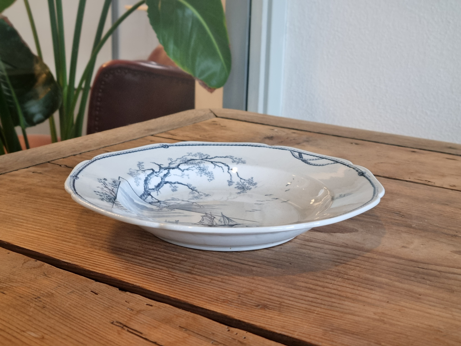 Verkocht = Petrus Regout Marines donkerblauw diep bord 23,5 cm (hoekig model, horizon)