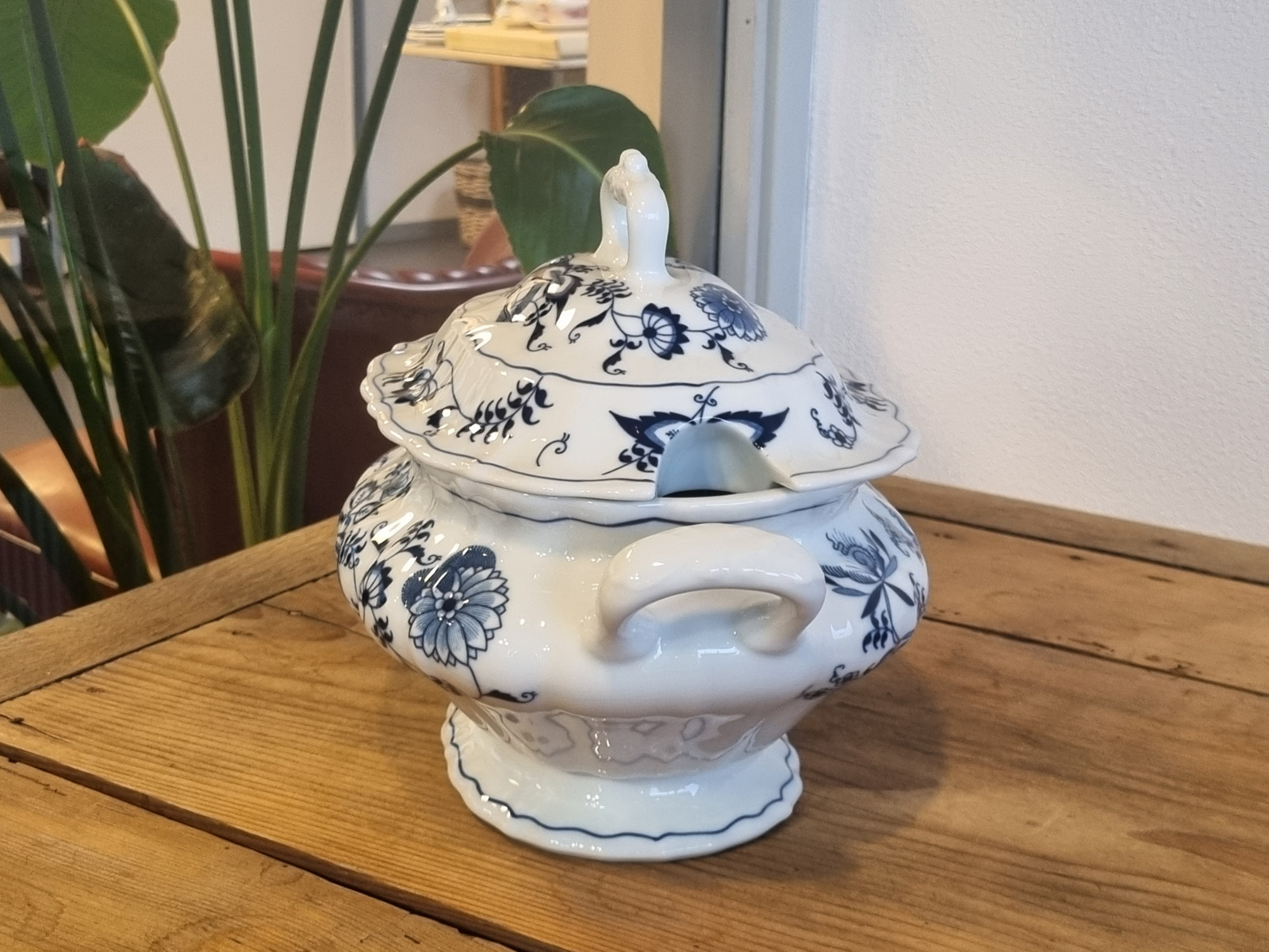 Blue Danube aardewerk Soepterrine met uitsparing voor lepel in deksel