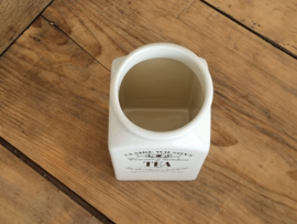 Verkocht = Claire Wilson's Voorraadpot Tea zonder deksel