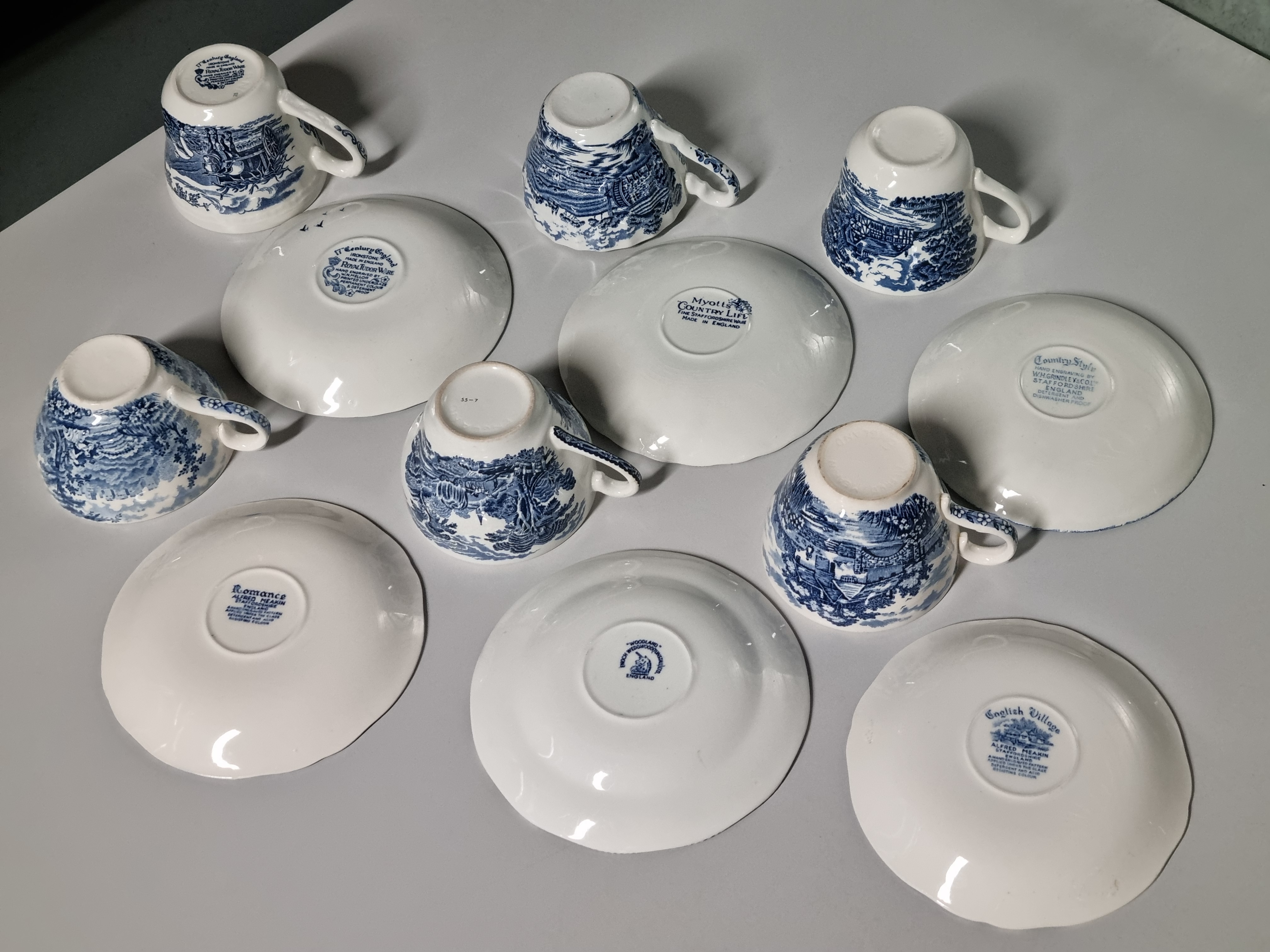 Engels blauw Set 6x mix & match kop en schotel (rand met decor binnenin)