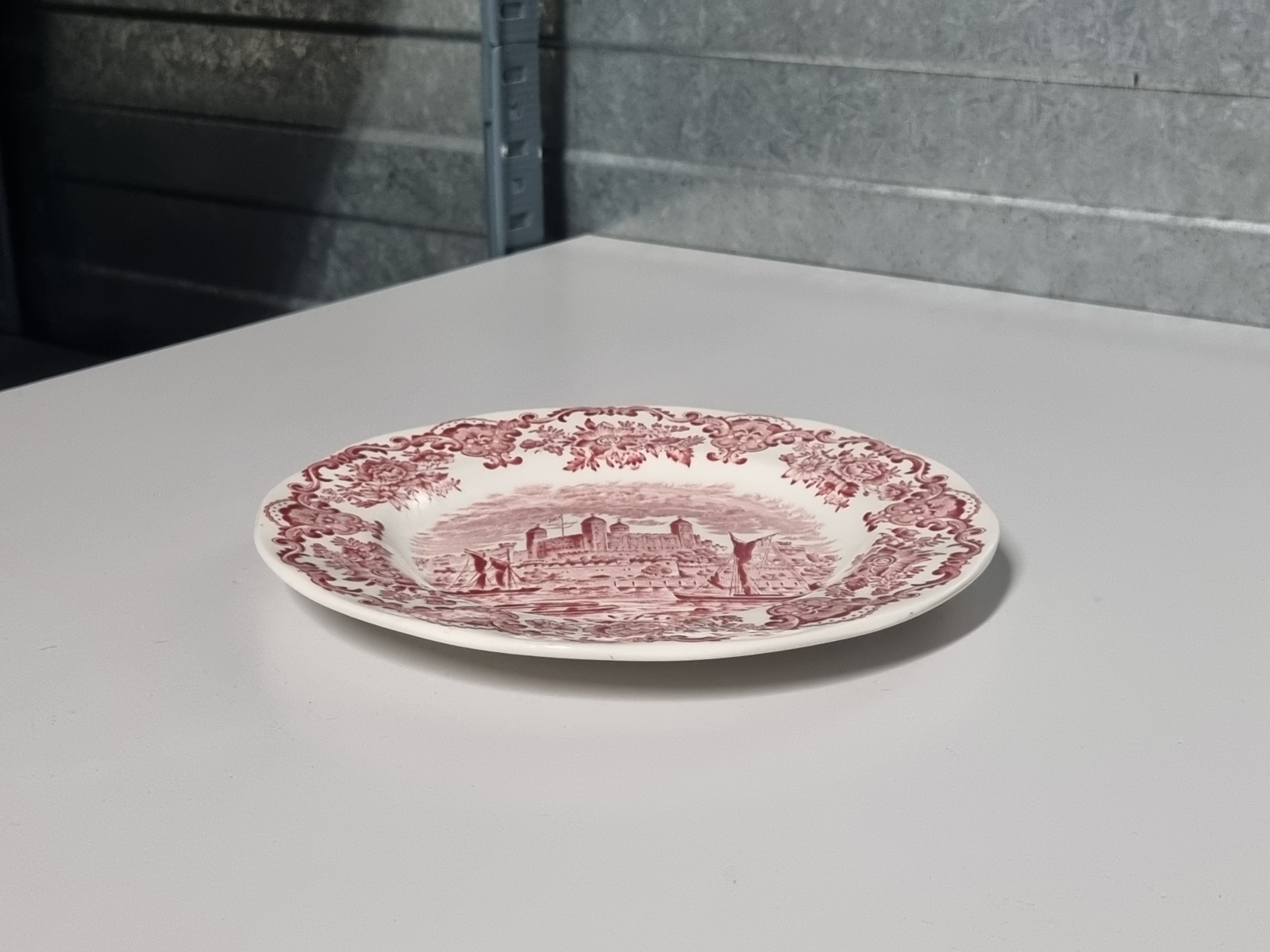 Engels rood Enoch Wedgwood Royal Homes Of Britain ontbijtbordje 19,5 cm