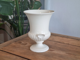 Wedgwood Edme grote Vaas op voet met oren