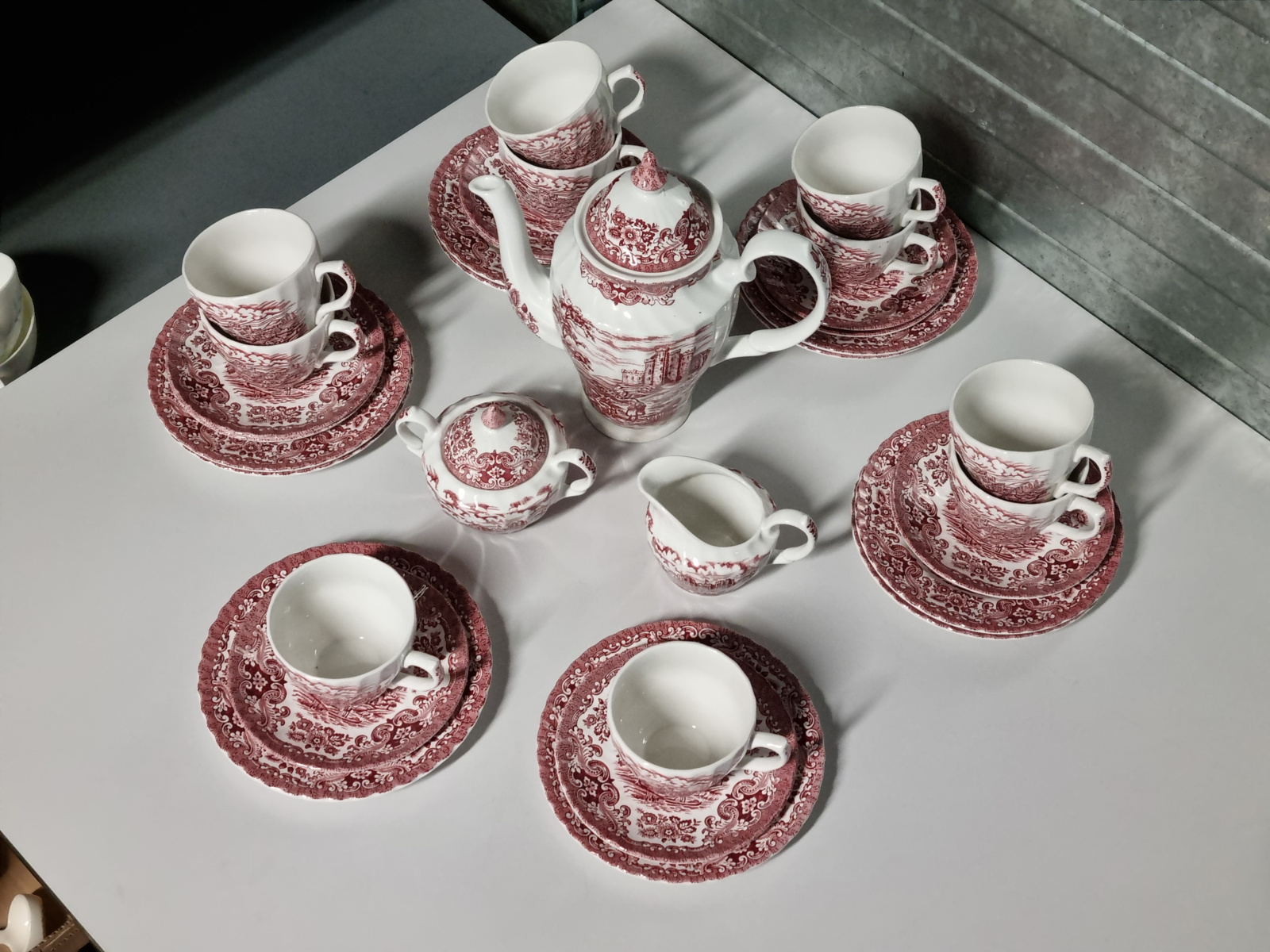 Engels rood Olde Country Castles Koffieservies 10 personen