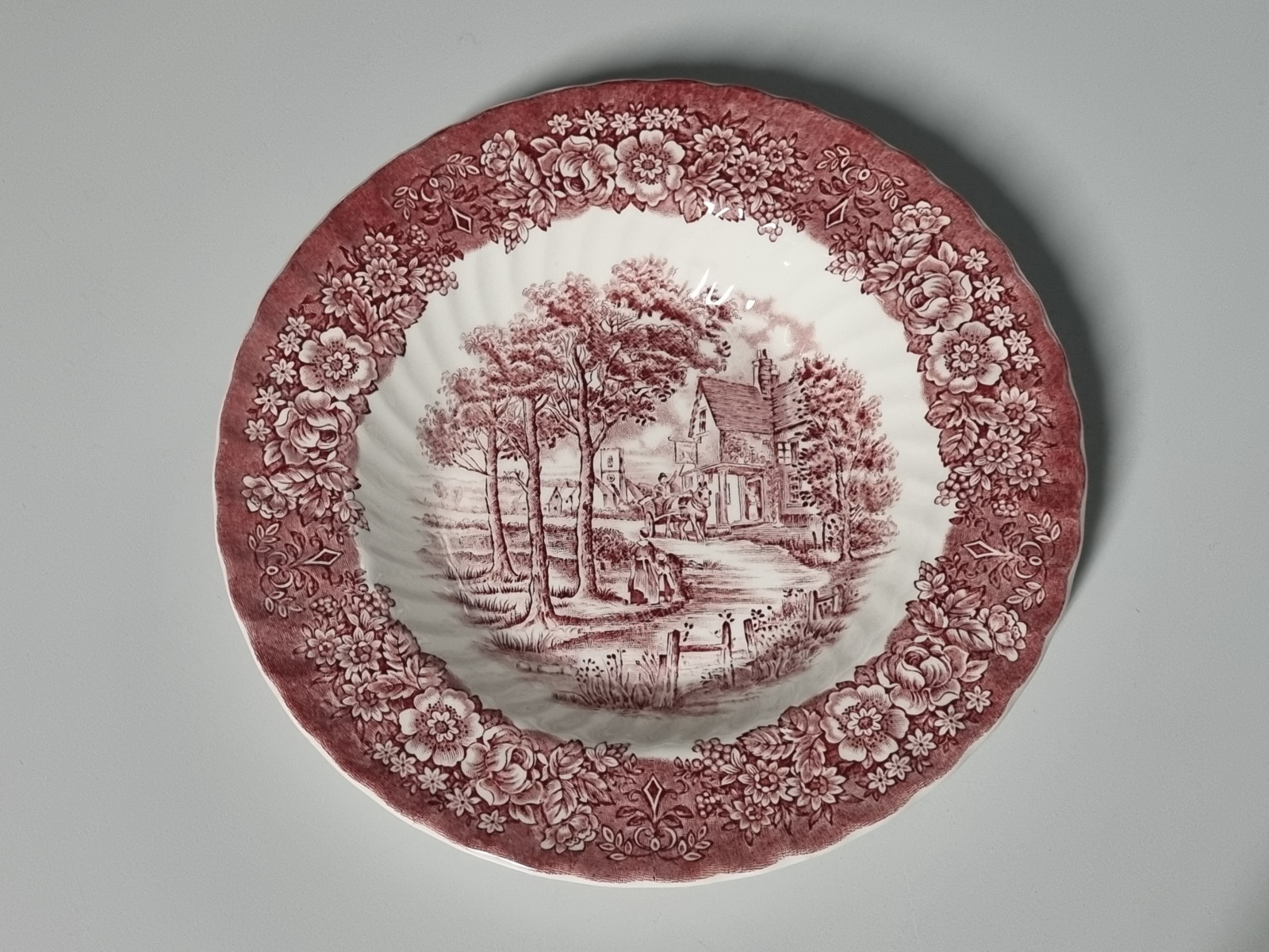 Engels rood British Anchor Memory Lane diep bord 22,5 cm