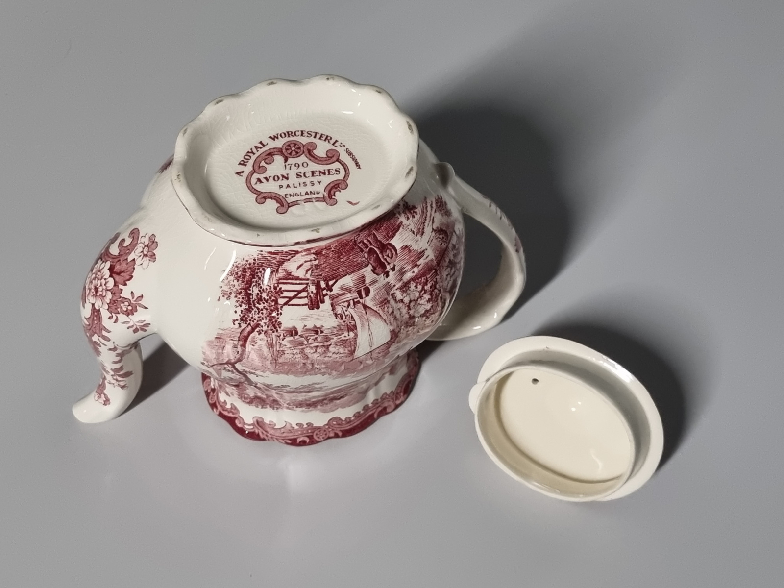 Engels rood Palissy Avon Scenes Koffiepot 16 cm