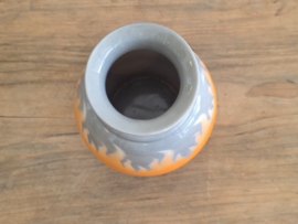 Vintage Vaasje Mosa Maastricht Art Deco oranje met grijs