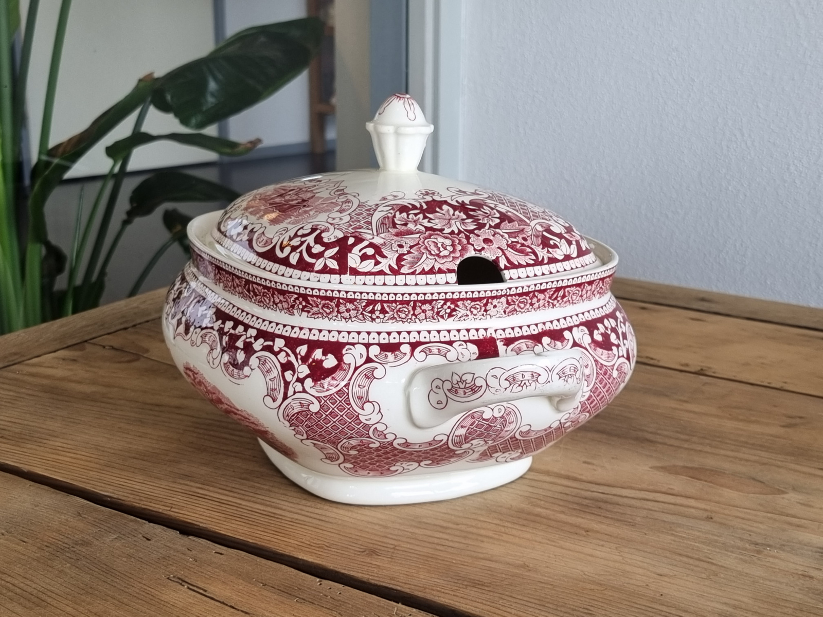 Regout Royal Sphinx Castillo Old England rood Soepterrine